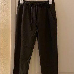 Green LuLulemon joggers